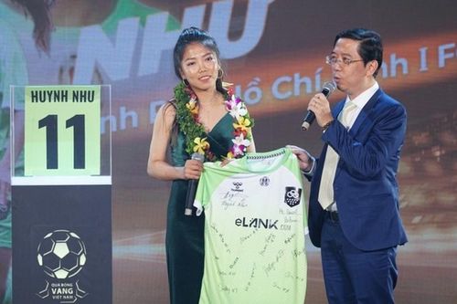 Huỳnh Như đã có quà Tết đặc biệt tri ân cựu cầu thủ