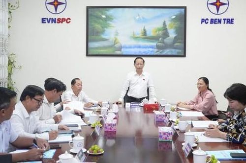 Ngành điện lực các tỉnh phía nam lắng nghe, giải đáp các thắc mắc, kiến nghị của người dân