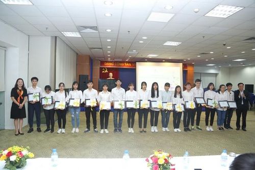 Quỹ học bổng Thắp Sáng Niềm Tin: Hiện thực hóa ước mơ đến với giảng đường của nhiều học sinh nghèo