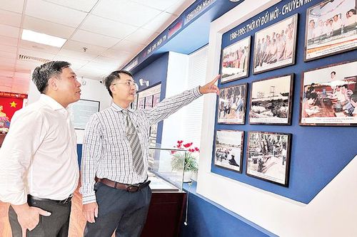 Chú trọng xây dựng và phát triển văn hóa, con người