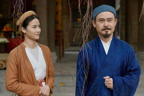 Anh Đào: 'Tôi phải sửa mình rất nhiều để vào vai nữ sĩ Đoàn Thị Điểm'