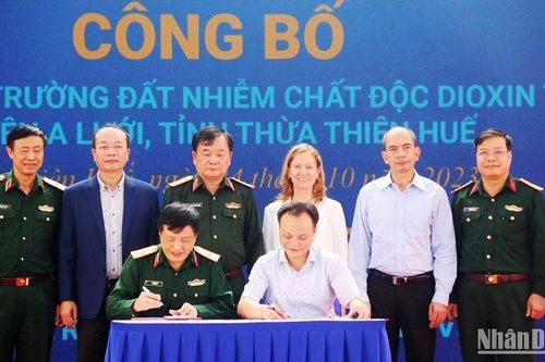 Hoàn thành xử lý đất nhiễm chất độc dioxin tại sân bay A So