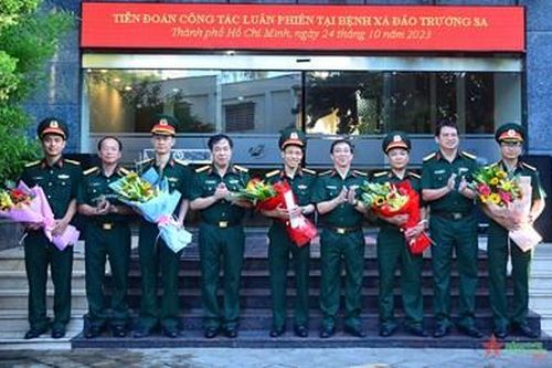 Bệnh viện Quân y 175 cử nhân viên y tế thực hiện nhiệm vụ tại huyện đảo Trường Sa