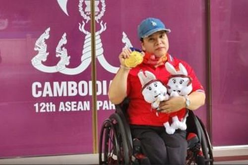 Nữ lực sĩ Đặng Thị Linh Phượng giành huy chương Bạc Asian Para Games 4