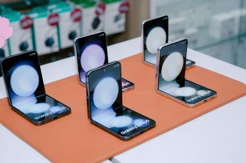 Galaxy Z Flip5 và Z Fold5 tiếp tục giảm giá
