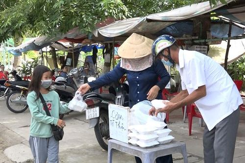 Tản văn; Lòng người ấm lắm, mẹ ơi!