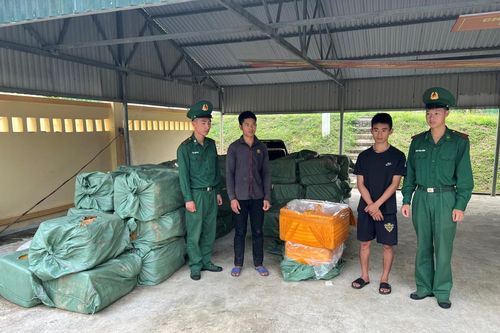 Phát hiện vụ vận chuyển gần 2 tấn thực phẩm không rõ nguồn gốc