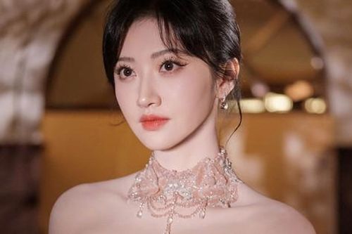 Cảnh Điềm bị chê giả tạo, danh tiếng tụt dốc sau vụ bị dọa tung video nóng với bạn trai