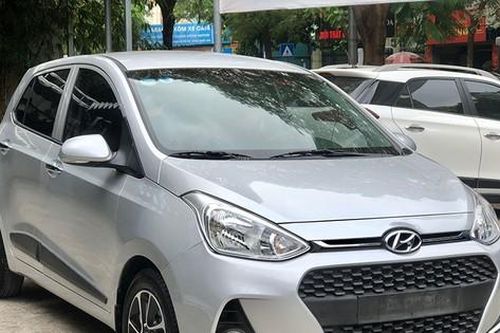 Cộng tác viên môi giới mua bán ô tô giả chữ ký chủ xe, lừa tiền của khách