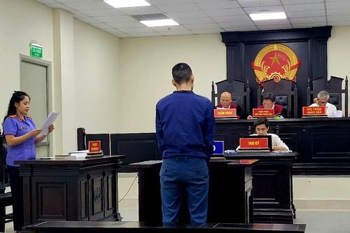 Môi giới mua xe cũ rồi chiếm đoạt tiền của khách hàng