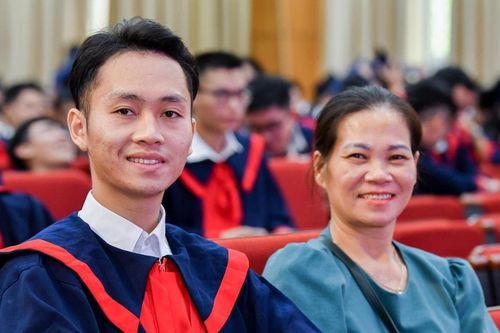Lời cảm ơn người mẹ nông dân của tân kỹ sư Bách khoa lay động triệu trái tim