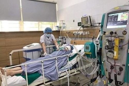 Nam thanh niên nhập viện sau khi hút thuốc lá tẩm ma túy