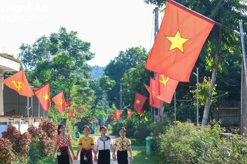 Rợp đường cờ, đường hoa tại nhiều xã nông thôn mới ở Nghệ An