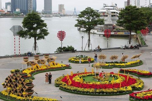 Đà Nẵng đầu tư 20 tỷ đồng trang trí hoa – điện chiếu sáng phục vụ Tết 2024
