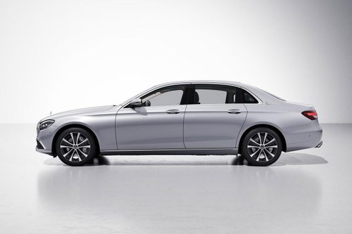 Chi tiết Mercedes-Benz E-Class phiên bản trục cơ sở dài vừa ra mắt