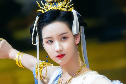 Trần Đô Linh gây tranh cãi vì ham mê 'xào couple' với 'em gái' Vương Nhất Bác