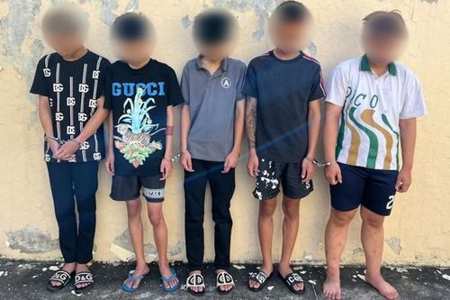 Báo động trào lưu nhóm thanh thiếu niên mang vũ khí đi 'dạo phố'