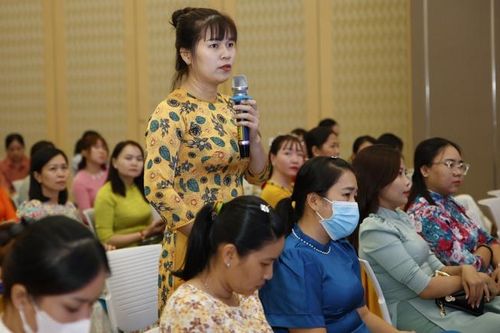 Chủ tịch UBND tỉnh Bình Dương đối thoại với cán bộ, hội viên, phụ nữ