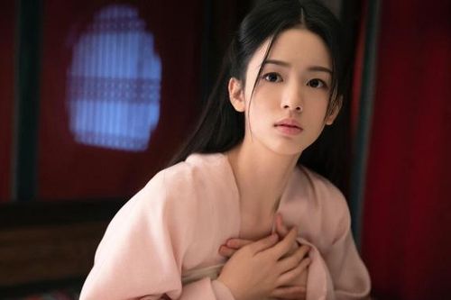 Châu Dã - 'tiểu hoa' thế hệ mới với phong cách trang điểm trong veo