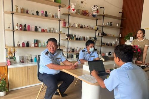 Bình Thuận: Buôn bán mỹ phẩm nhập lậu, một cửa hàng bị xử phạt