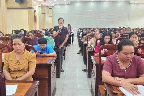 Đối thoại giữa Đảng, chính quyền với cán bộ, hội viên phụ nữ ở TP. Châu Đốc