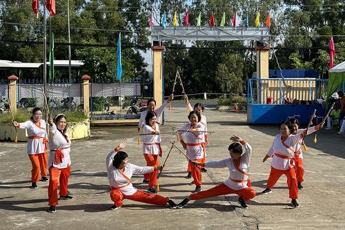 UBND xã Tà Đảnh tổ chức sân chơi thể thao cho người cao tuổi