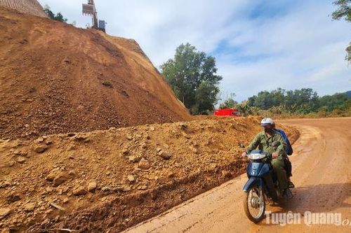 Chú ý an toàn trên các tuyến đường đang thi công