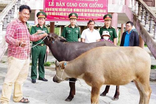 Hỗ trợ sinh kế cho bà con nơi biên cương