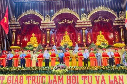 Quảng Ninh: Ban Trị sự GHPGVN tỉnh khánh thành, gắn biển Cung Trúc Lâm Yên Tử