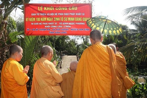 Vĩnh Long: Ni giới hệ phái Khất sĩ khởi công xây cầu 3 Hiền và tặng nhà tình thương