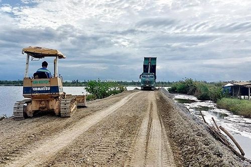 Quảng Nam: Xe tải vận chuyển cấp phối trên đường Võ Chí Công