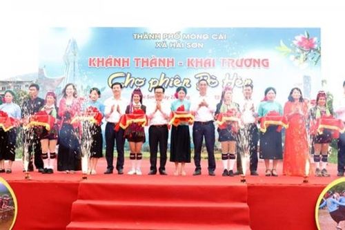 Móng Cái (Quảng Ninh): Khai trương Chợ phiên Pò Hèn