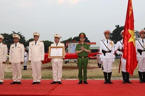 Trung đoàn Cảnh sát cơ động Thủ đô đón nhận Huân chương Bảo vệ Tổ quốc hạng Ba