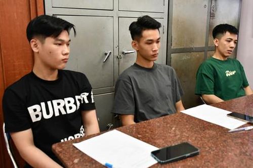 Tạm giữ 3 đối tượng chạy xe máy bốc đầu rồi quay clip đăng lên mạng