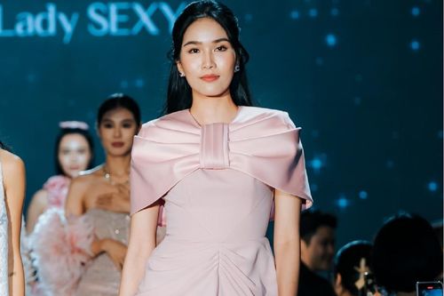 Á hậu Phương Anh trình diễn trong Tuần lễ thời trang Pháp