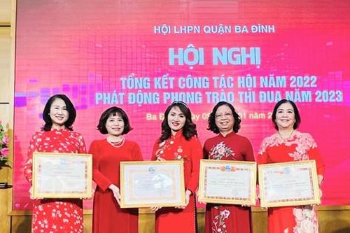 Cán bộ phụ nữ 'dân vận khéo'