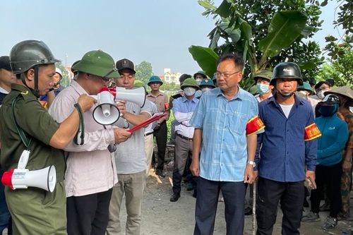 Huyện Phú Xuyên cưỡng chế hàng loạt công trình 'khủng' trên đất nông nghiệp