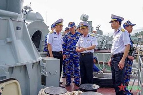 Luyện giỏi, rèn nghiêm, vững tin bám biển