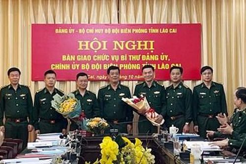Bàn giao chức vụ Bí thư Đảng ủy, Chính ủy Bộ đội Biên phòng tỉnh Lào Cai