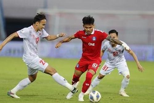 Thắng kịch tính đại diện Malaysia, Hải Phòng FC chiếm ngôi đầu