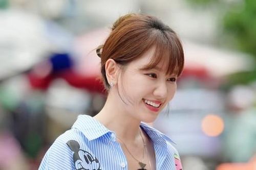 Hari Won được ví von là 'bách khoa toàn thư Việt Nam' khi xuất hiện trong một show truyền hình Hàn Quốc