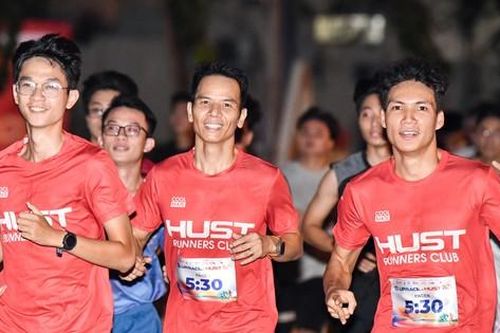 Sinh viên tham gia 'Hành trình hạnh phúc' UpRace 2023 gây quỹ vì cộng đồng