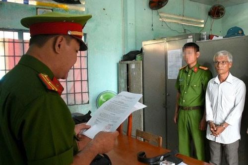Thầy giáo xâm hại 2 học sinh lớp 4