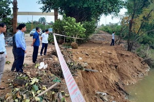 Hà Tĩnh: Sạt lở nghiêm trọng bờ sông Minh