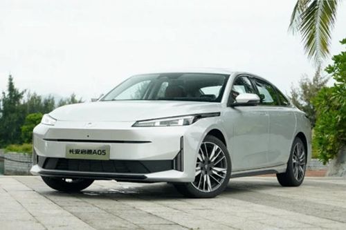 Changan Qiyuan A05 'ăn xăng' chỉ 1 lít/100 km, giá từ 293 triệu đồng