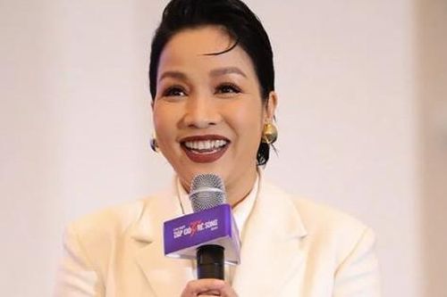 Phản ứng của diva Mỹ Linh khi bị bàn tán chuyện đi bộ vào sảnh họp báo