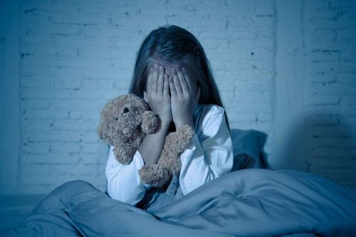 Giúp con thoát nỗi sợ… ma