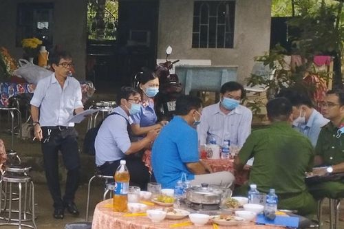 Khởi tố bị can, bắt tạm giam nghịch tử dùng thuốc bả chó đầu độc bố đẻ và bà nội