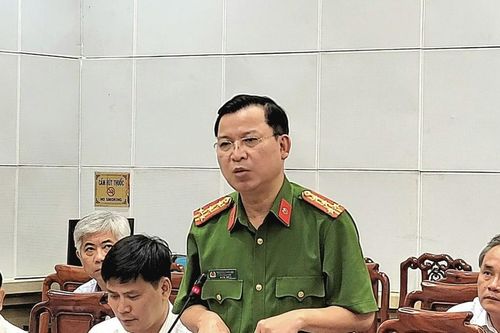 Công an công bố thông tin liên quan vụ con trai 16 tuổi đầu độc cha bằng sữa