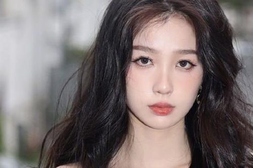Ngu Thư Hân bị chê não rỗng